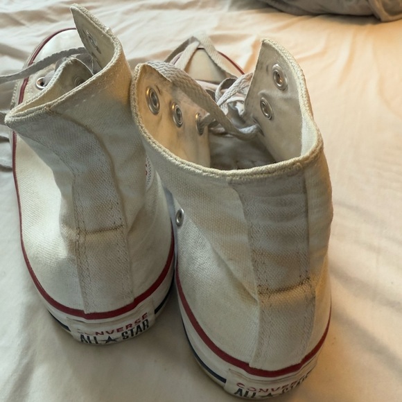 Converse White Sneakers Timeless Style and Comfort - Picture 4 of 8